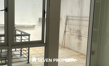 DISEWA RUMAH 2 LANTAI SIAP HUNI di KOTA WISATA – SEMI FURNISHED!