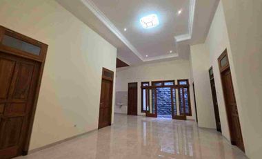 Rumah Mewah 261m² Gress Garasi 4 Banjarsari Solo Kota