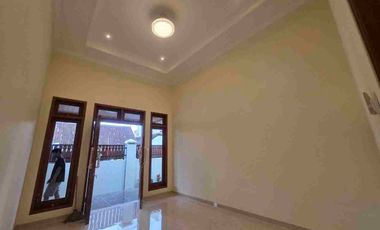 Rumah Mewah 261m² Gress Garasi 4 Banjarsari Solo Kota