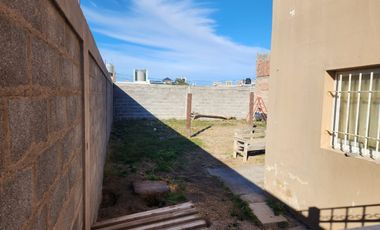 Vendo casa en zona San Cayetano de dos planta ,amplio terreno