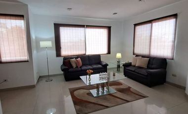 Alquilo elegante departamento amoblado de 3 dormitorios