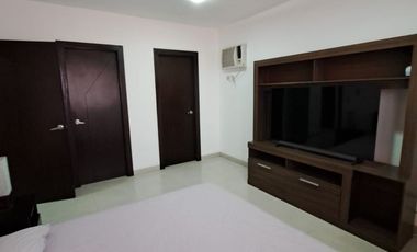 Alquilo elegante departamento amoblado de 3 dormitorios