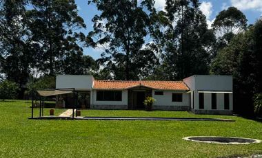 Casa campestre en arriendo en la mesa