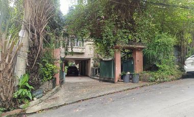 Sacrifice Sale Old house in Robinson Circle near Capital Common