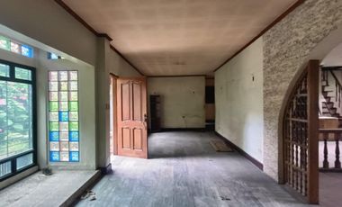 Sacrifice Sale Old house in Robinson Circle near Capital Common