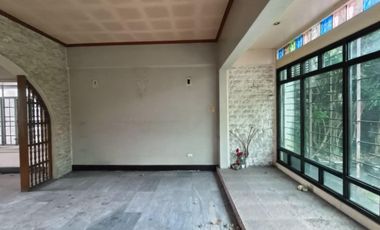 Sacrifice Sale Old house in Robinson Circle near Capital Common