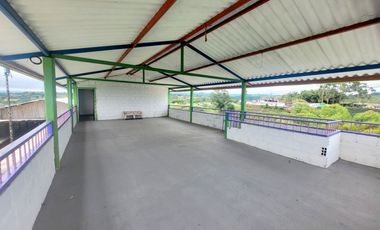 SE ARRIENDA FINCA COMERCIAL EN VIA ALTAGRACIA.