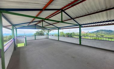 SE ARRIENDA FINCA COMERCIAL EN VIA ALTAGRACIA.