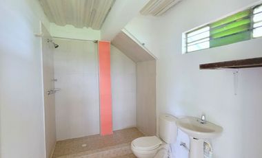 SE ARRIENDA FINCA COMERCIAL EN VIA ALTAGRACIA.