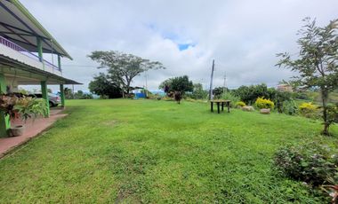 SE ARRIENDA FINCA COMERCIAL EN VIA ALTAGRACIA.