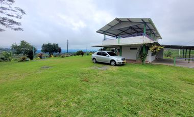 SE ARRIENDA FINCA COMERCIAL EN VIA ALTAGRACIA.