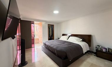 Apartamento con balcón para la venta en Laureles