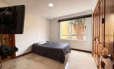 Apartamento con balcón para la venta en Laureles