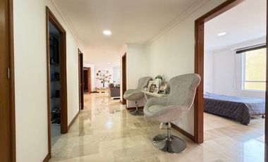 Apartamento con balcón para la venta en Laureles