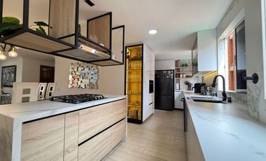 Apartamento con balcón para la venta en Laureles