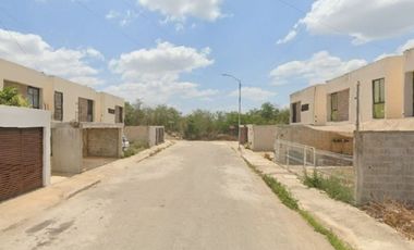 PRECIOSA CASA EN VENTA DE RECUPERACION BANCARIA EN PASEOS DE OPICHÉN, MÉRIDA, YUCATÁN.