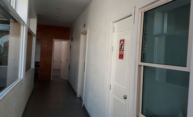 CLINICA EN VENTA EN JOCOTEPEC CENTRO, EN ESQUINA CON EQUIPO QUIRURGICO, CAMAS, ETC