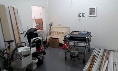 CLINICA EN VENTA EN JOCOTEPEC CENTRO, EN ESQUINA CON EQUIPO QUIRURGICO, CAMAS, ETC