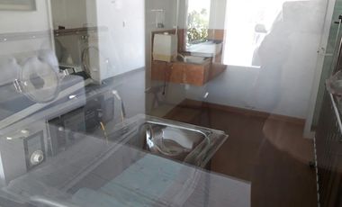 CLINICA EN VENTA EN JOCOTEPEC CENTRO, EN ESQUINA CON EQUIPO QUIRURGICO, CAMAS, ETC