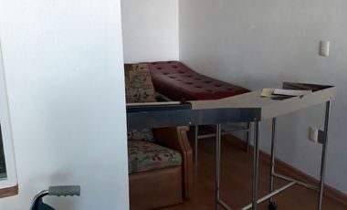 CLINICA EN VENTA EN JOCOTEPEC CENTRO, EN ESQUINA CON EQUIPO QUIRURGICO, CAMAS, ETC