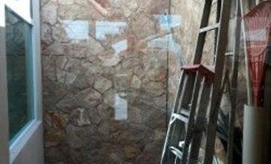 CLINICA EN VENTA EN JOCOTEPEC CENTRO, EN ESQUINA CON EQUIPO QUIRURGICO, CAMAS, ETC