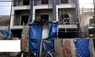 Dijual Rumah di Duri Kepa 3 Lantai Bebas Banjir Hadap Selatan Brand new Row Jalan 3 Mobil