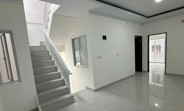 Dijual Rumah di Duri Kepa 3 Lantai Bebas Banjir Hadap Selatan Brand new Row Jalan 3 Mobil