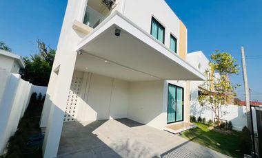 Selling a new house, Hang Dong, 3 bedrooms, 43 sq m. Starting price 3.85 million