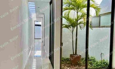 RENTA CASA DE UNA PLANTA EN PRIV CHOLUL