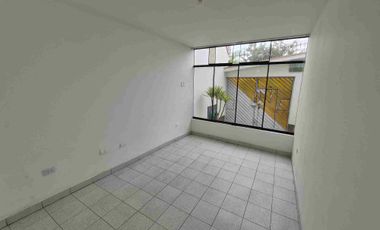 Departamento en primer piso de 67 m² 2 hab, 1 baño, sala y cocina en la Molina 🏡