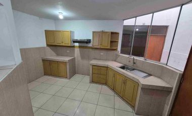 Departamento en primer piso de 67 m² 2 hab, 1 baño, sala y cocina en la Molina 🏡