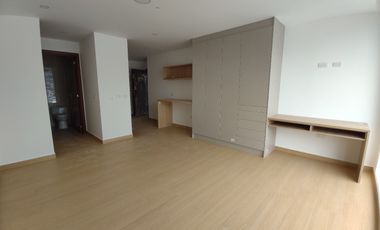 605 Comodidad, Cercanía, Tranquilidad. Encantador Estudio con Vista y Parqueadero en Av de Los Shyris. A Estrenar.