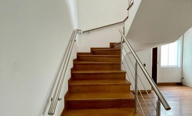 ALQUILO  LINDO PENTHOUSE DUPLEX EN CHACARILLA - SAN BORJA - 4 DORMITORIOS - 3 COCHERAS - FRENTE A PARQUE🌳