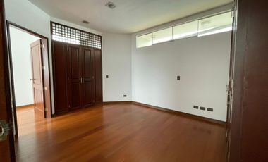 ALQUILO  LINDO PENTHOUSE DUPLEX EN CHACARILLA - SAN BORJA - 4 DORMITORIOS - 3 COCHERAS - FRENTE A PARQUE🌳