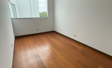 ALQUILO  LINDO PENTHOUSE DUPLEX EN CHACARILLA - SAN BORJA - 4 DORMITORIOS - 3 COCHERAS - FRENTE A PARQUE🌳