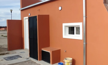 Vendo Casa en PH a Estrenar. Barrio Cerrado (sin Expensas). Dos Dormitorios. Entrada Para Vehículo. Patio. Parrilla.Una Sola Planta. Se Entrega Amueba