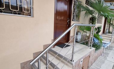 Suite Amoblada en Alquiler en Urdesa Central, 1 Habitación, 1 Baño, Piscina, Incluye Servicios, Norte de Guayaquil.