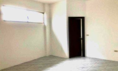 LAS GARZAS, junto al  San Marino alquilo nueva SUITE
1er piso escaleras $550