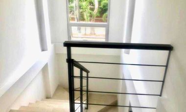 LAS GARZAS, junto al  San Marino alquilo nueva SUITE
1er piso escaleras $550