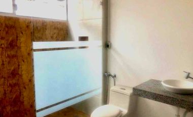 LAS GARZAS, junto al  San Marino alquilo nueva SUITE
1er piso escaleras $550