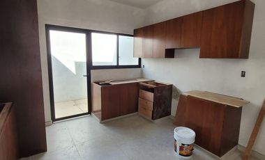 Se vende casa en Comala 3 recamaras 3 baños, cerca de carretera y andador parota.