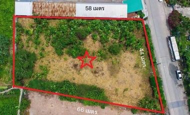 Rarely on the market! Large Land Plot for Sale – 600 sq.wah in Petchmontol Green Project, Bangbon 5 Road