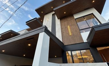 3 Level Towering Beauty in BF Homes Paranaque