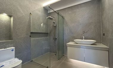 3 Level Towering Beauty in BF Homes Paranaque