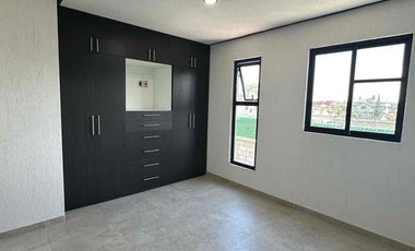 Casa en renta dentro de privada