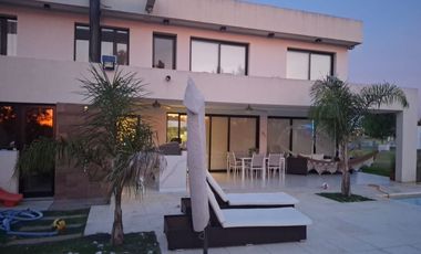 Venta Terralagos Casa 6 ambientes Canning
