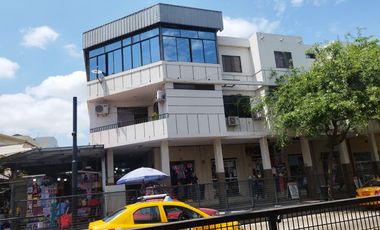 EDIFICIO COMERCIAL EXCELENTE UBICACION CORAZON DE LA BAHIA