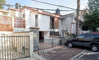 Remate Bancario en Naucalpan – Casa en Vista del Valle, Ideal para Inversión Patrimonial