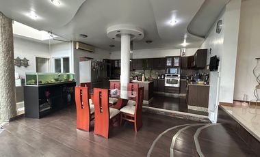 Casa esquinera en Urbanización Banco de Fomento