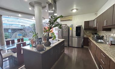 Casa esquinera en Urbanización Banco de Fomento